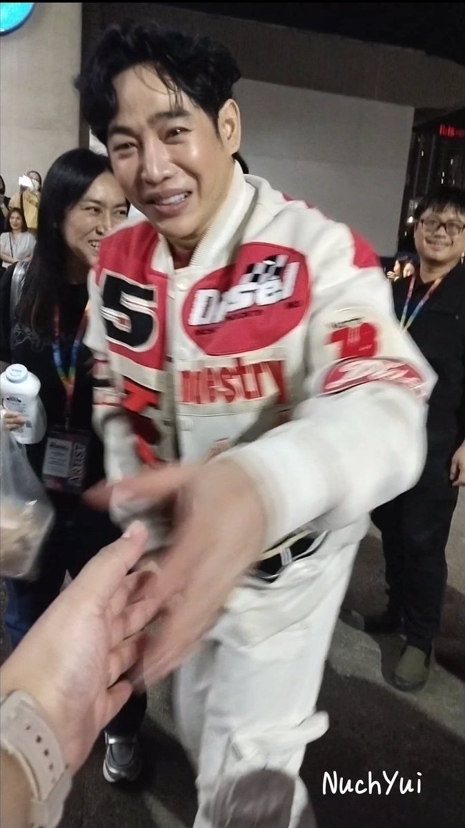 Trinuch_4's tweet photo. มันเกิดขึ้นไวมากค่ะ หลังจากคำว่า
 "สวัสดีค่ะ" ก็จำอะไรไม่ได้อีกเลย สมองเบลอ ภาพตัด กดปิด VDO เฉย 555555 😅😂
อุตส่าห์ซ้อมพูด 😅 
@peckpalit 
#เป๊กผลิตโชค 
#PeckPalitchoke https://t.co/eQhliiWqOJ