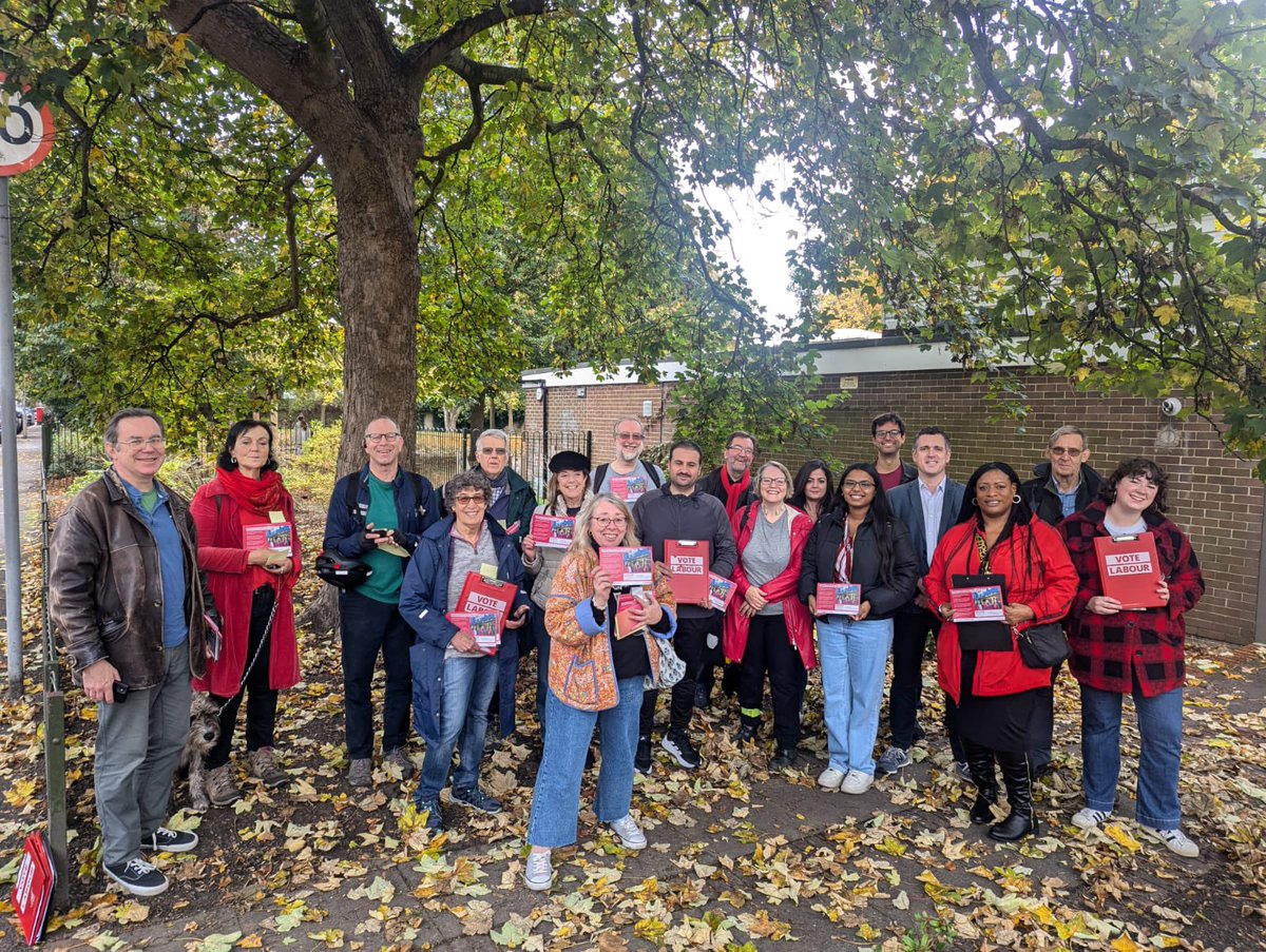 Listening to local people in Wandle ward with Sarmila and Denise, the excellent local councillors. 

Issues include dog mess, traffic and crime.

Residents are happy to have Dr Rosena as their local MP - and not very impressed that Kemi Badenoch is the new Tory leader!