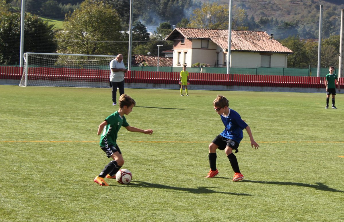 SDOyonesa's tweet photo. Jornada Intereskolak del @AthleticClub en las instalaciones de Lezama.
Goazen Oyonesa
Aupa Athletic
Mรกs fotos en nuestros perfiles de Facebook e Instagram
#cantera_oyonesa #cantera #Lezama #Futbol #uniqueteam https://t.co/HAf36Fpm6B