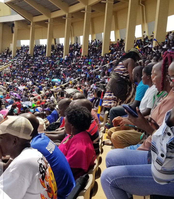 BugandaNnyaffe's tweet photo. Ssaabasajja Kabaka asiimye okuggalawo empaka z'amasaza e Namboole wakati wa Buddu ne Kyaggwe.
Ayaniriziddwa Katikkiro, Minisita Ssaalongo Robert Sserwanga, Oweek Joseph Kawuki, Pookino, Kaggo, n'abakungu abawerako.
Wangaala ayi Bbaffe
#BugandaNnyaffe
#MasazaCupFinals2024 https://t.co/Qr8MkbvBgY