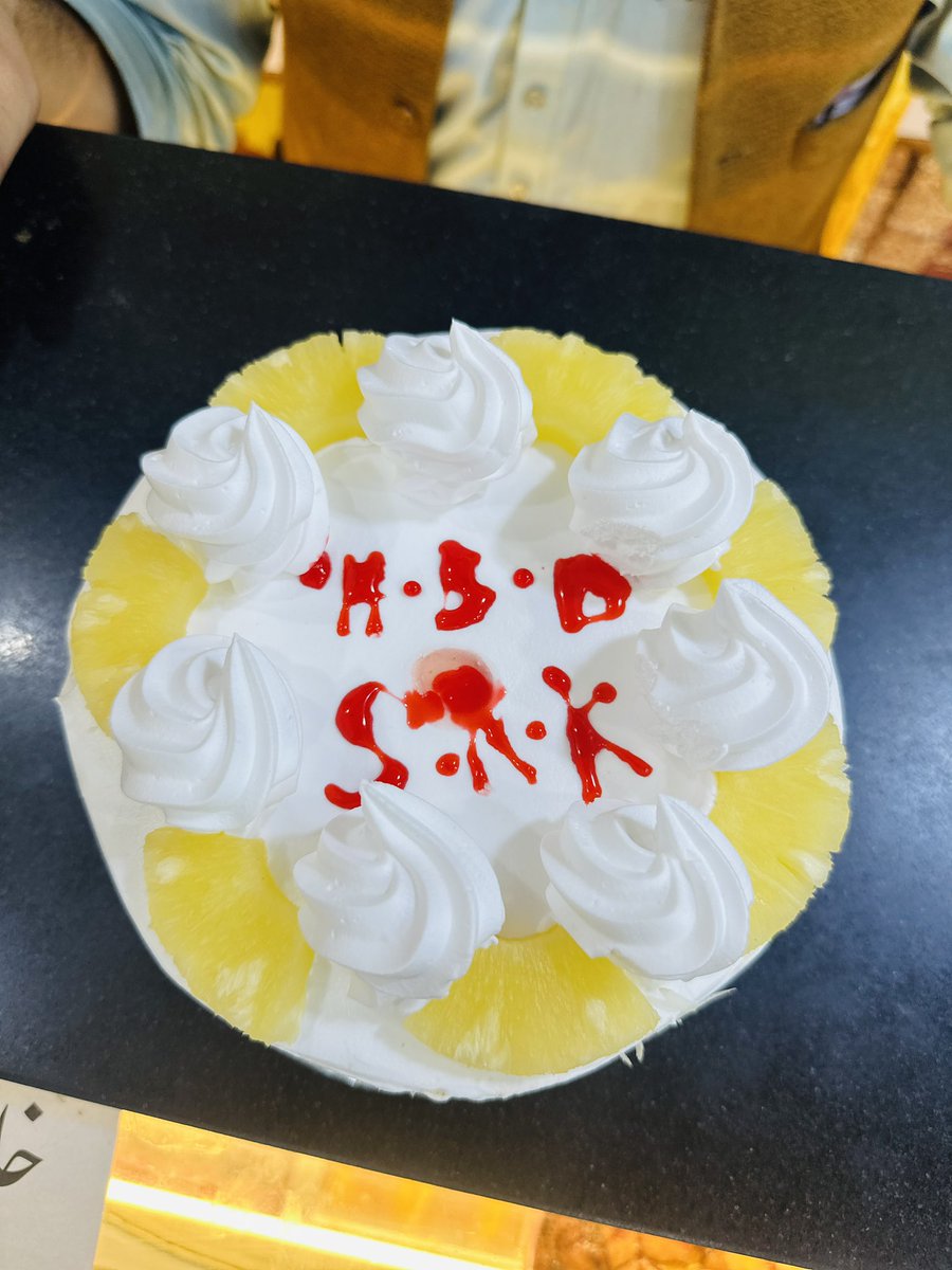 iamfk12's tweet photo. Celebrating @iamsrk birthday at his father old house in Peshawar Kisa khwani bazar #happybirthdaySRK https://t.co/iBVQqH8yJb