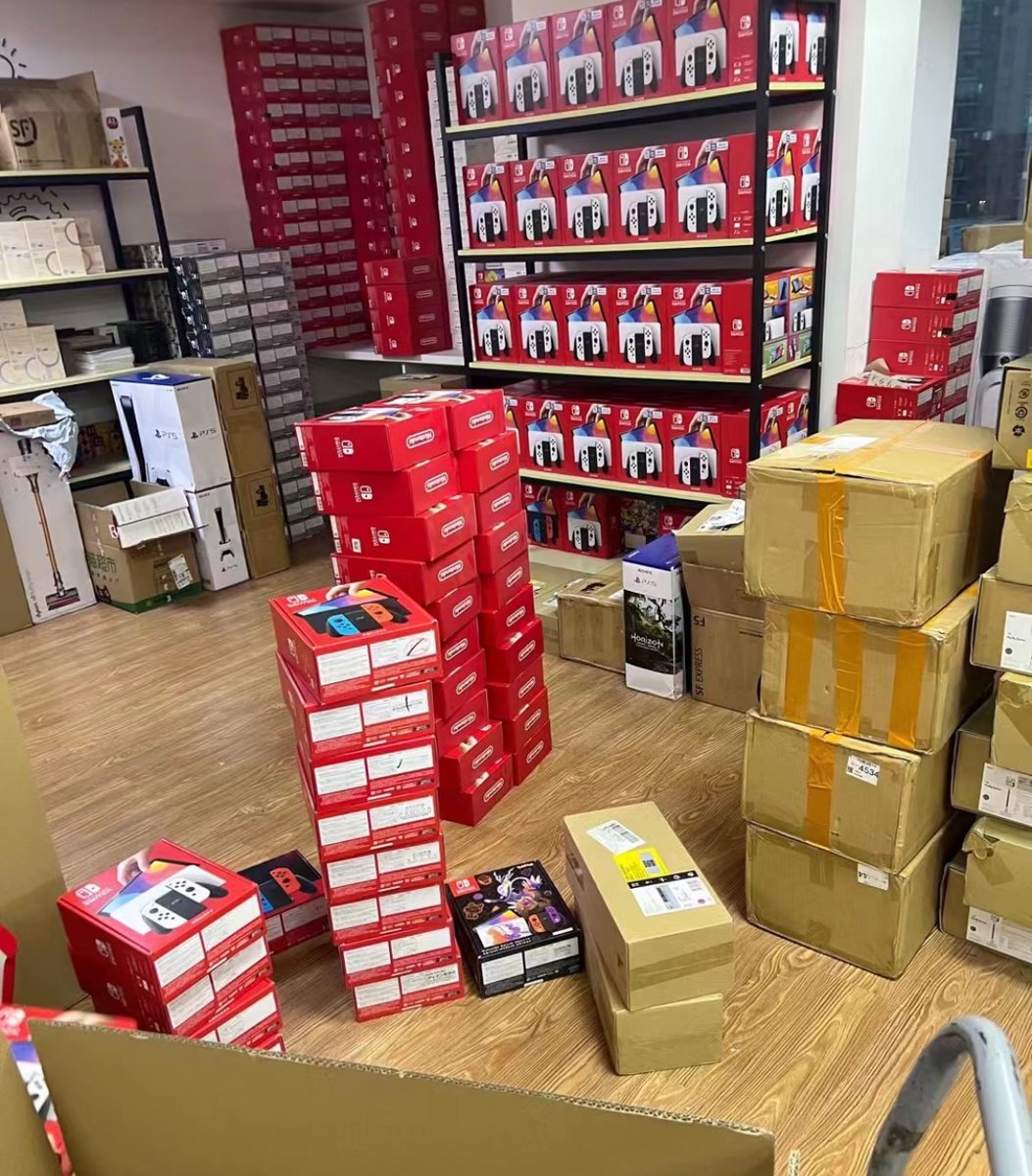 3uIEvsuuRWnPT1p's tweet image. ▼ 秋イベ！TOY’S！STORE！11月企画！🍫

フォローリポストで参加！
￣￣￣￣￣￣￣￣￣￣￣￣
► ＰＳ５　×　　２名様

► Switch　×　　２名様

► iPad Pro　×　１名様

► iPhone16Pro　×　１名様

応募
⑴フォローＲＴ
⑵リニューアル✨受取追加→【bit.ly/43ufL7F】

受付：11/18迄