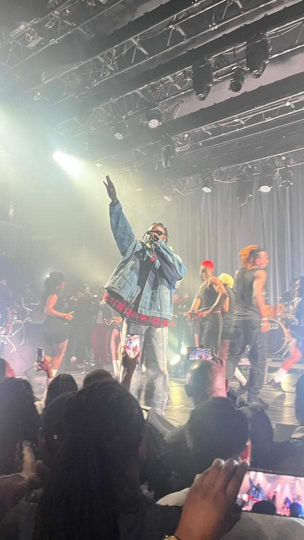 VBrazzaville's tweet photo. #DieselGucci a mis le feu au #Bataclan hier soir !  Concert incroyable, ambiance de folie. Merci pour ce moment inoubliable. #MusiqueCongolaise #Paris" https://t.co/9fHhVfqQLU