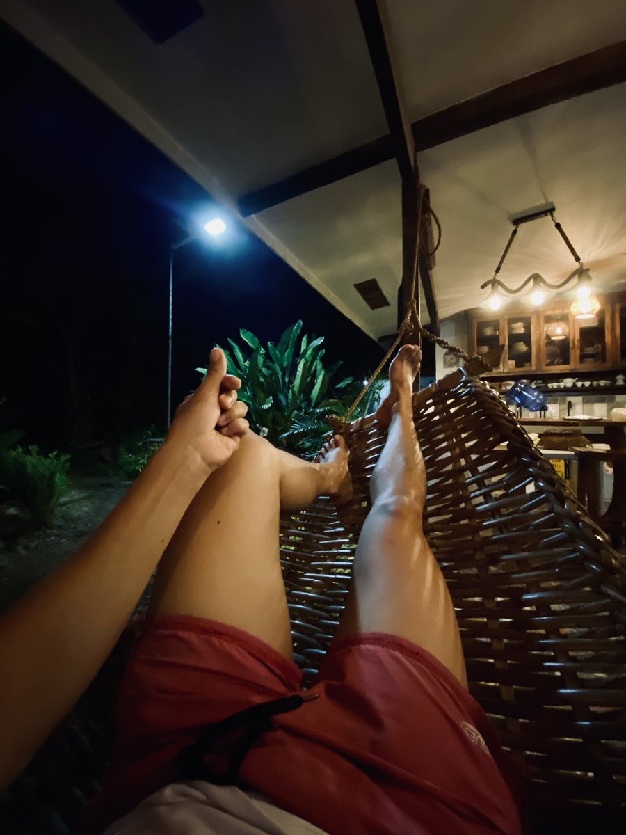 markyexplorerRL's tweet photo. Resting muna here sa farm ng boss ng friend ko. Di pa inaantok tapos 4am ang gun start bukas. Ano na, Marky? #HalfMarathoner #Oroquieta #AsensoMisamisOccidentalMarathon #RunningEra #Runner https://t.co/WF1K1DWG3b