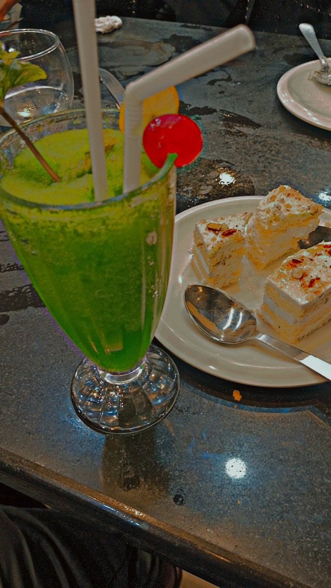 وقت تو وقت پر بدلتا ہے لیکن انسان کسی بھی وقت بدل سکتا ہے۔🙏🏼