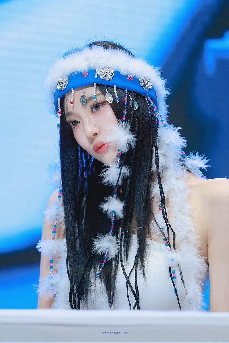 zzkkyy183811's tweet photo. OP gave NingNing the same headdress as Xiangfei in "My Fair Princess". This TV drama is very popular in China, and Xiangfei is also a real historical figure https://t.co/6j5seMpfff