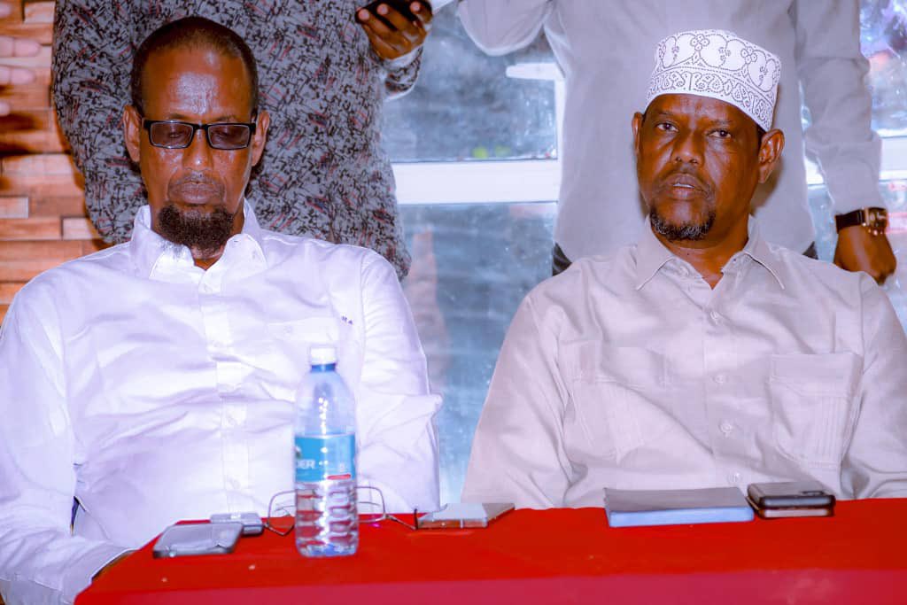 SOLO_EastAfrica's tweet image. SOLO, in partnership with @AdamSmithInt and @drckenya, launched the PAIR project under the wider cross-border Deris Wanaag Initiative with a successful start-up meeting in #Dhobley, Somalia and #Liboi, Kenya. 

Stakeholders from the both administrations, Ministry of Humanitarian