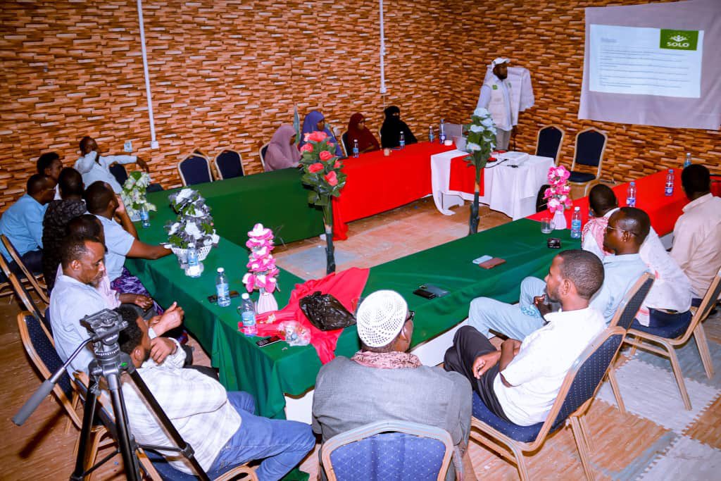 SOLO_EastAfrica's tweet image. SOLO, in partnership with @AdamSmithInt and @drckenya, launched the PAIR project under the wider cross-border Deris Wanaag Initiative with a successful start-up meeting in #Dhobley, Somalia and #Liboi, Kenya. 

Stakeholders from the both administrations, Ministry of Humanitarian