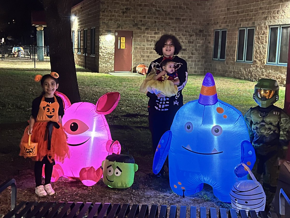 BoothmanTracy's tweet photo. Thank you to all the people who came out for our Trunk or Treat event! Teachers, parents, goblins and ghouls! https://t.co/WePsPMbzuw