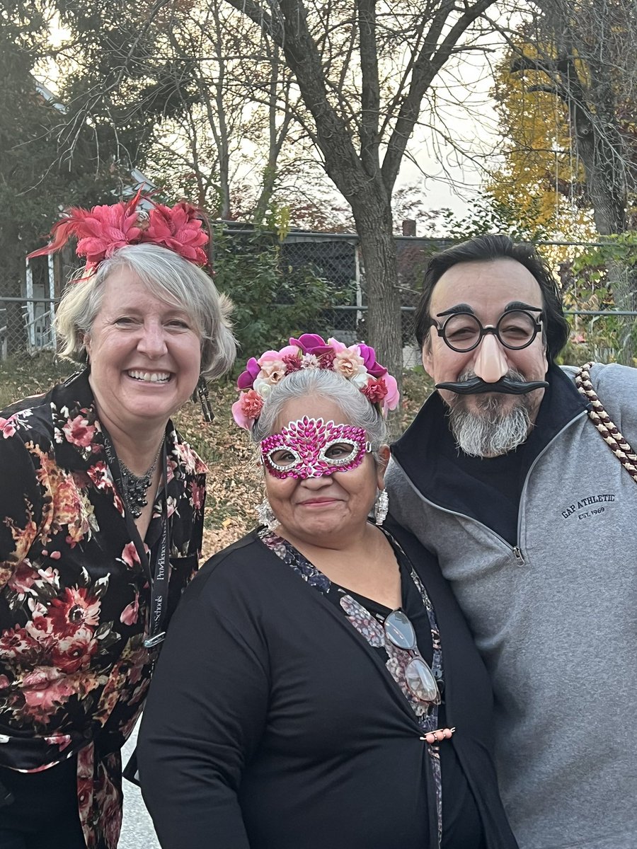 BoothmanTracy's tweet photo. Thank you to all the people who came out for our Trunk or Treat event! Teachers, parents, goblins and ghouls! https://t.co/WePsPMbzuw