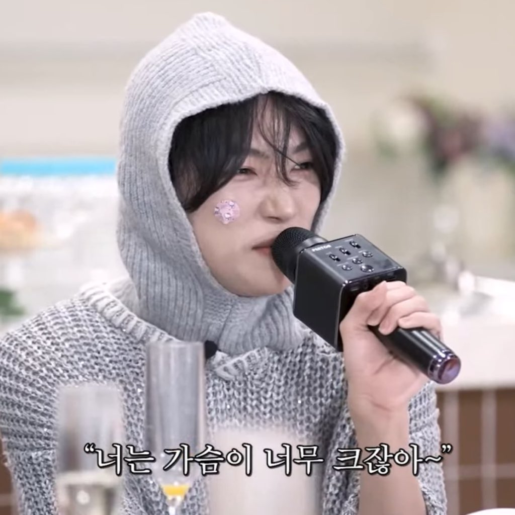 neww_ing_'s tweet photo. 뉴님 화난파프리카된 모습을 살면서 처음 봤는데
그게 횬재님 가슴이 너무 커서라니 https://t.co/q6oOOu6Qn3