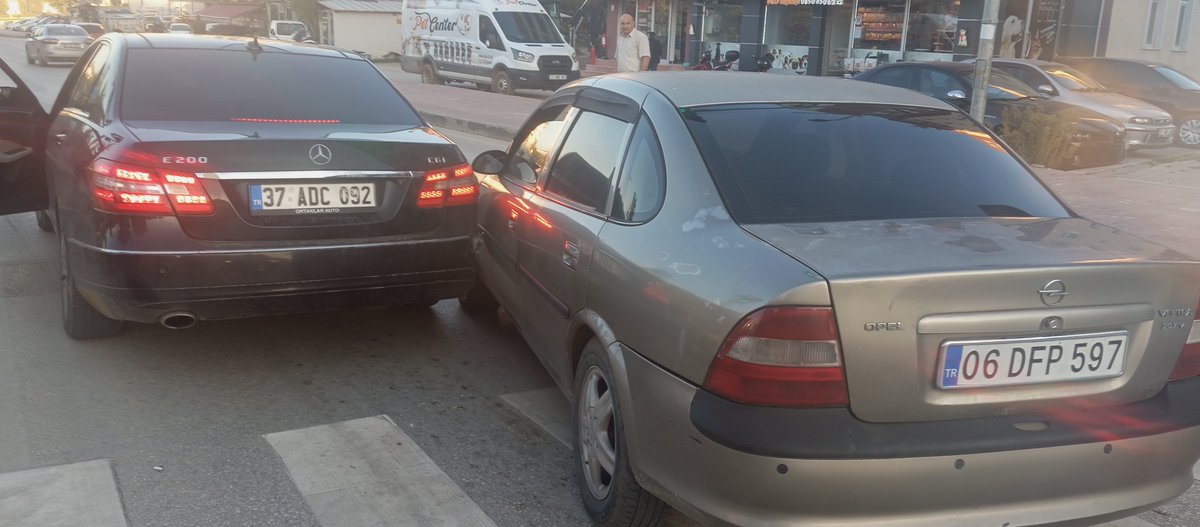Mahir37000's tweet photo. Ufak bı kaza geçirdik Allah beterinden saklasın https://t.co/OASO3SoapO