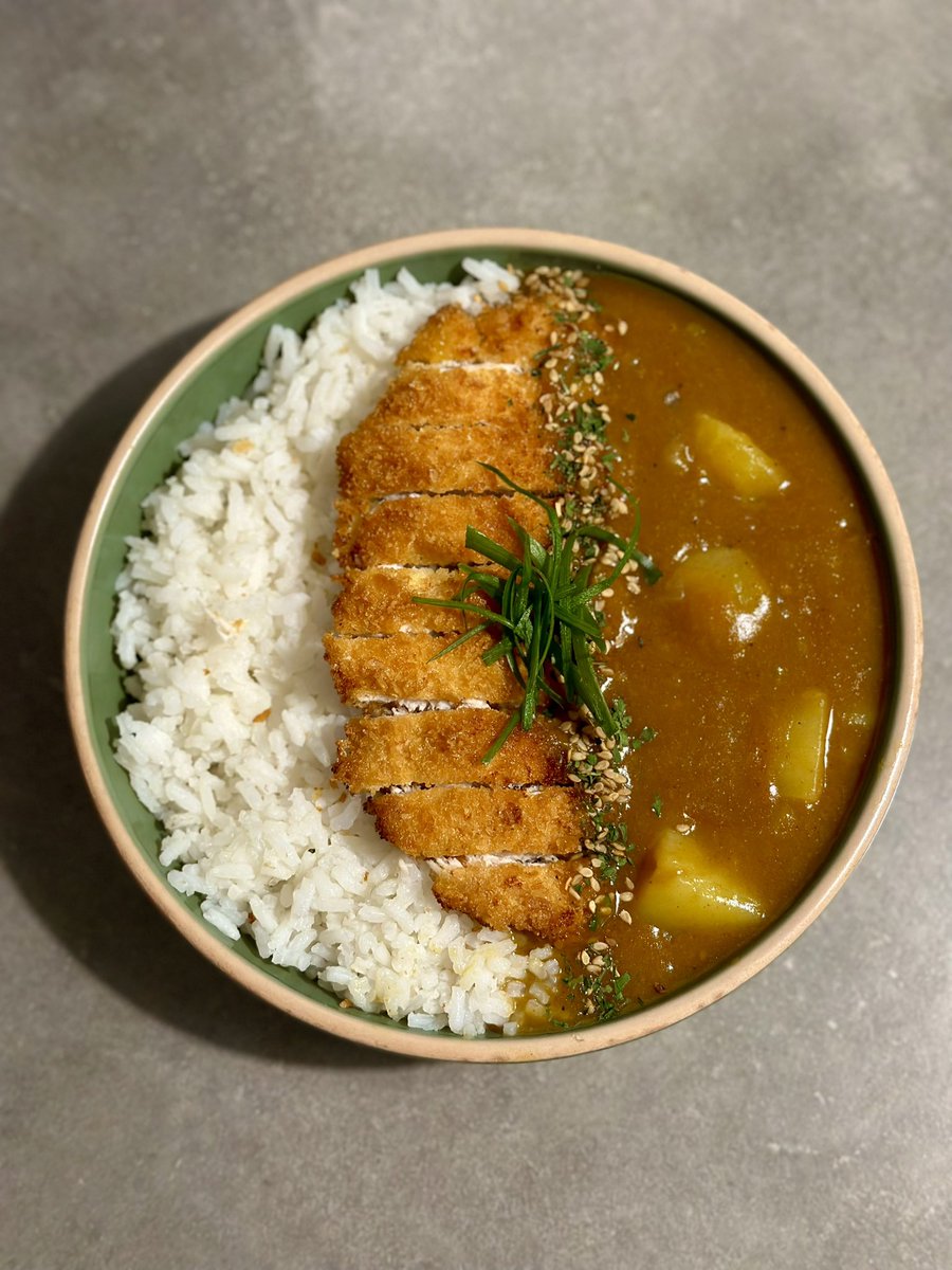 vayayy's tweet photo. l’une des choses qu’honnêtement j’apprécie le plus de faire à manger, c’est le curry japonais. branchez vous 🍛 https://t.co/foabG4yfiW