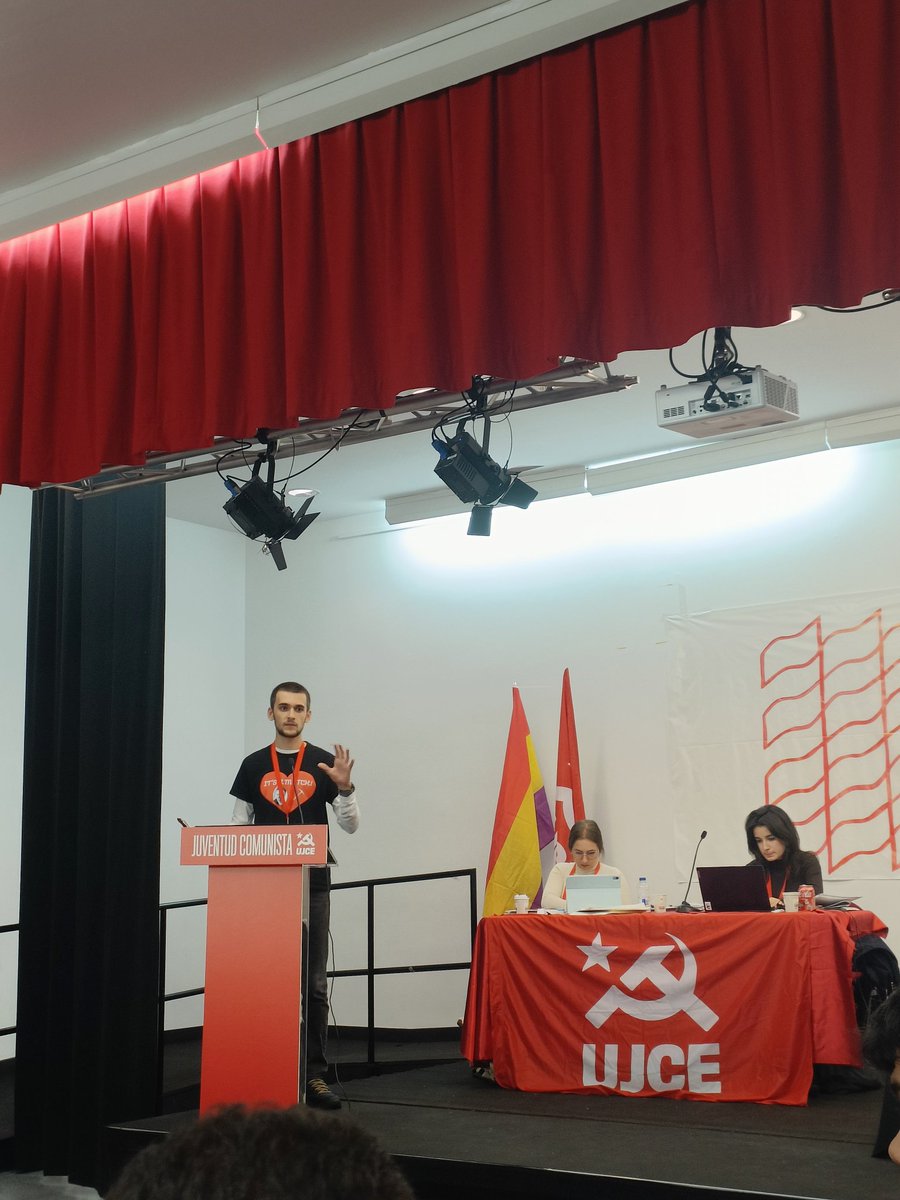Som al XVI Congreso de <a href="/LaUJCE/">Juventud Comunista 🇵🇸</a>, compromeses en la conformació de línies polítiques útils pels interessos de la joventut treballadora.

🚩 Formar avantguarda, construir Partit.