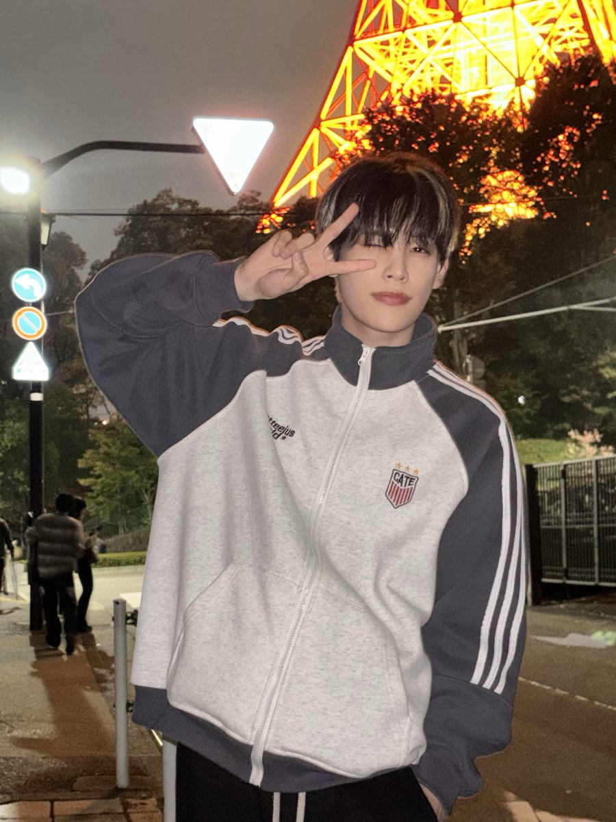 XODIAC_MEMBERS's tweet photo. [#규민🐶] 

🗼📸

#XODIAC #소디엑 #GYUMIN #규민 
#똑똑똑_귬이등장 https://t.co/2V3tUWEL1y