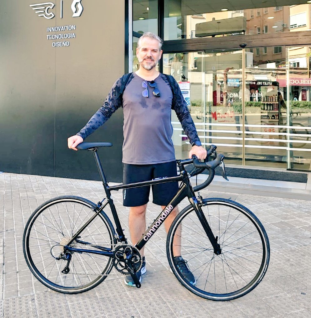 Hoy llegaste, para volver a decirme que Il Pirata fue el mejor. Con torpeza pero con aliento, en cada pedalada Marco.

"Non so neppure se ero un pirata
Strappavo la vita col cuore e coi denti
E se ho sbagliato non me ne son reso conto
Ho preso le cose fin troppo sul serio"