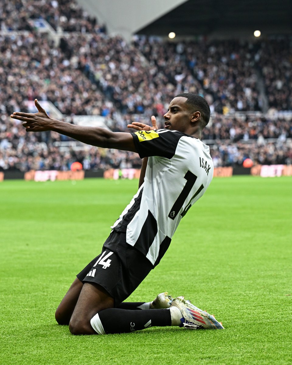 NUFC's tweet image. Three in three for Alex Isak! 🔥🇸🇪