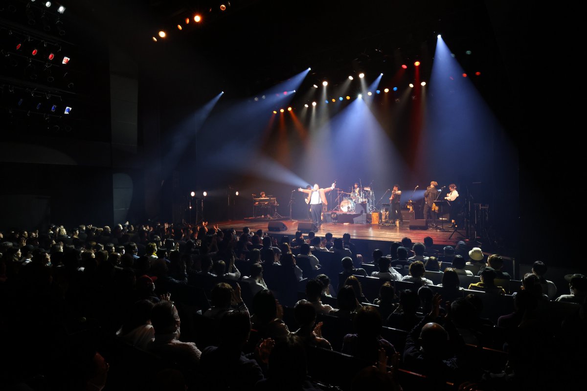 Bigfumi_staff's tweet photo. 明後日。

#Bigfumi Oneman Live 2024
「WE RISE UP」 in Osaka
11/4（月）17:30開演
心斎橋アメリカ村BIGCAT

＼BAND／
Gt / 山本晃平 @Kouheeeeeeey
Key / 森田カズヤ @mltkzy
Ba / ナカムラユウタ @ba_nkmr
Dr / 清家トモキ @nijiirotaiko
Sax / 関真哉 @shinya_seki
Cho / Satsuki @satsuki_sing5 https://t.co/bvhdQSDyth