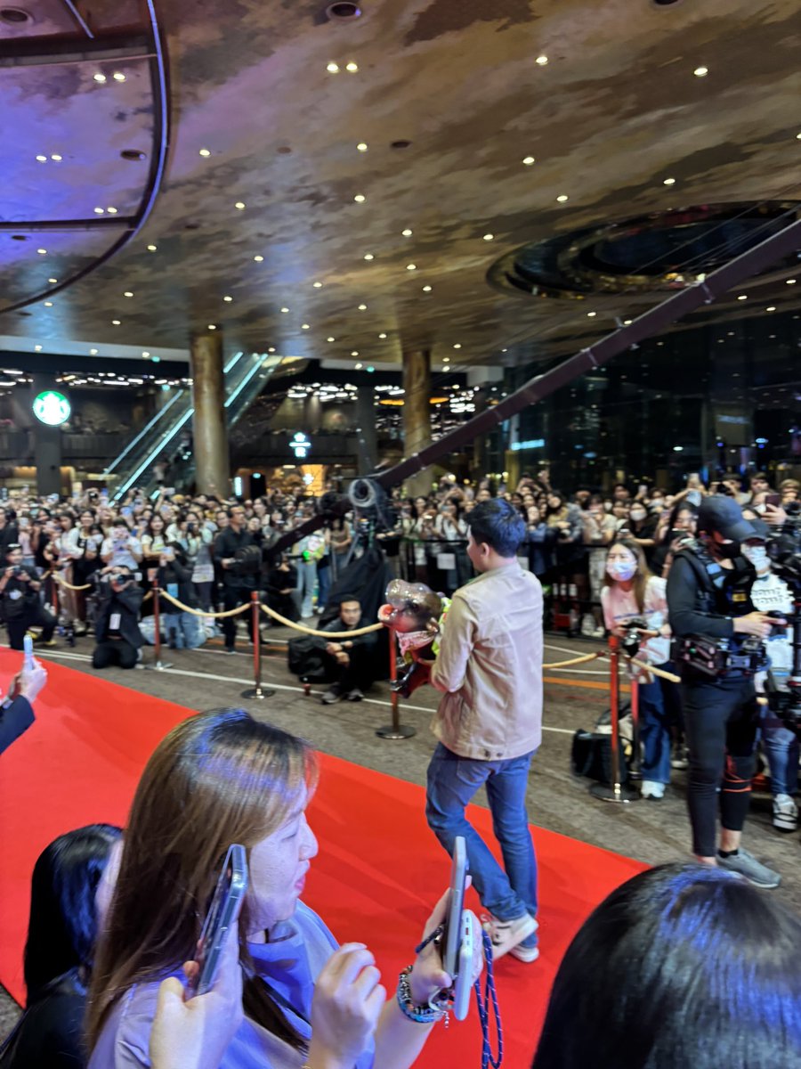and_khamoo's tweet photo. Tiktok awards 2024 🏆
ขาหมู แอนด์เดอะแก๊ง

#hippo #PygmyHippo #ขาหมูแอนด์เดอะแก๊ง #หมูเด้งจะเด้งกี่โมง #Moodeng #พี่ขาหมู #สวนสัตว์แปลกเขาเขียว https://t.co/lZNKHwJavQ