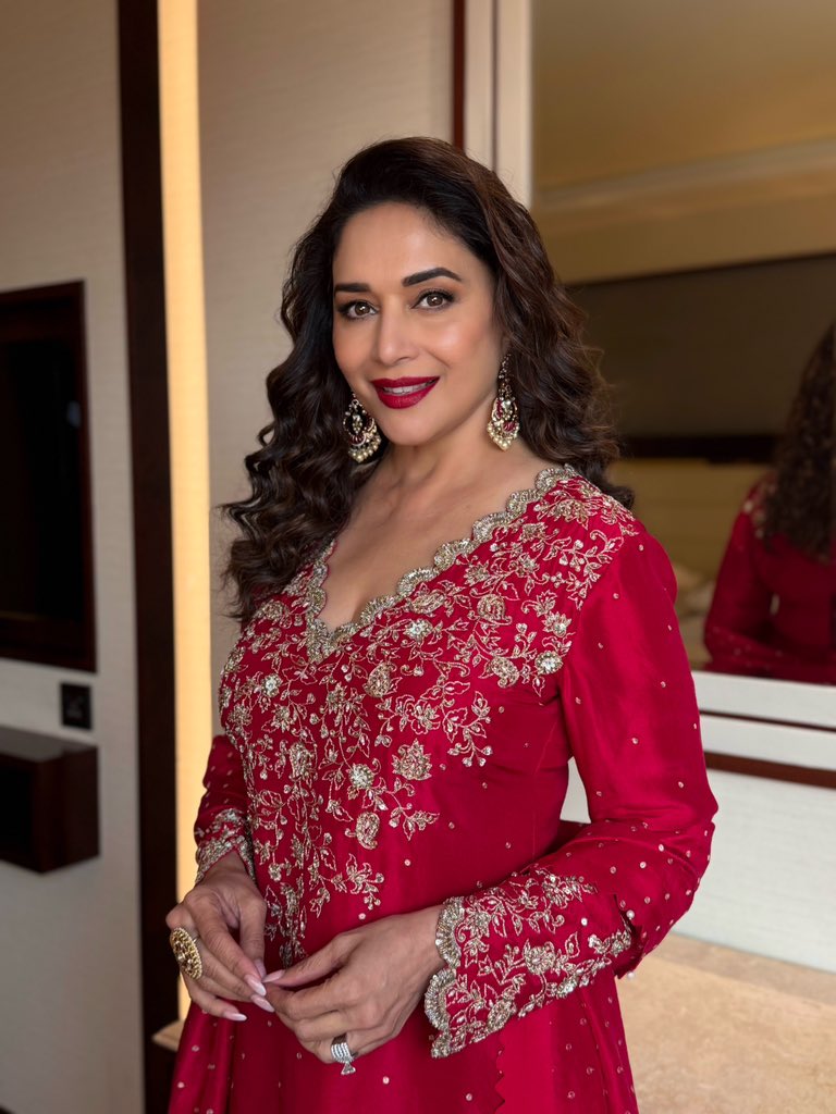 Laal mere dil ka haal hai #saturday #saturdayvibes #promotions #red #photooftheday Laal mere dil ka haal hai #saturday #saturdayvibes #promotions #red #photooftheday