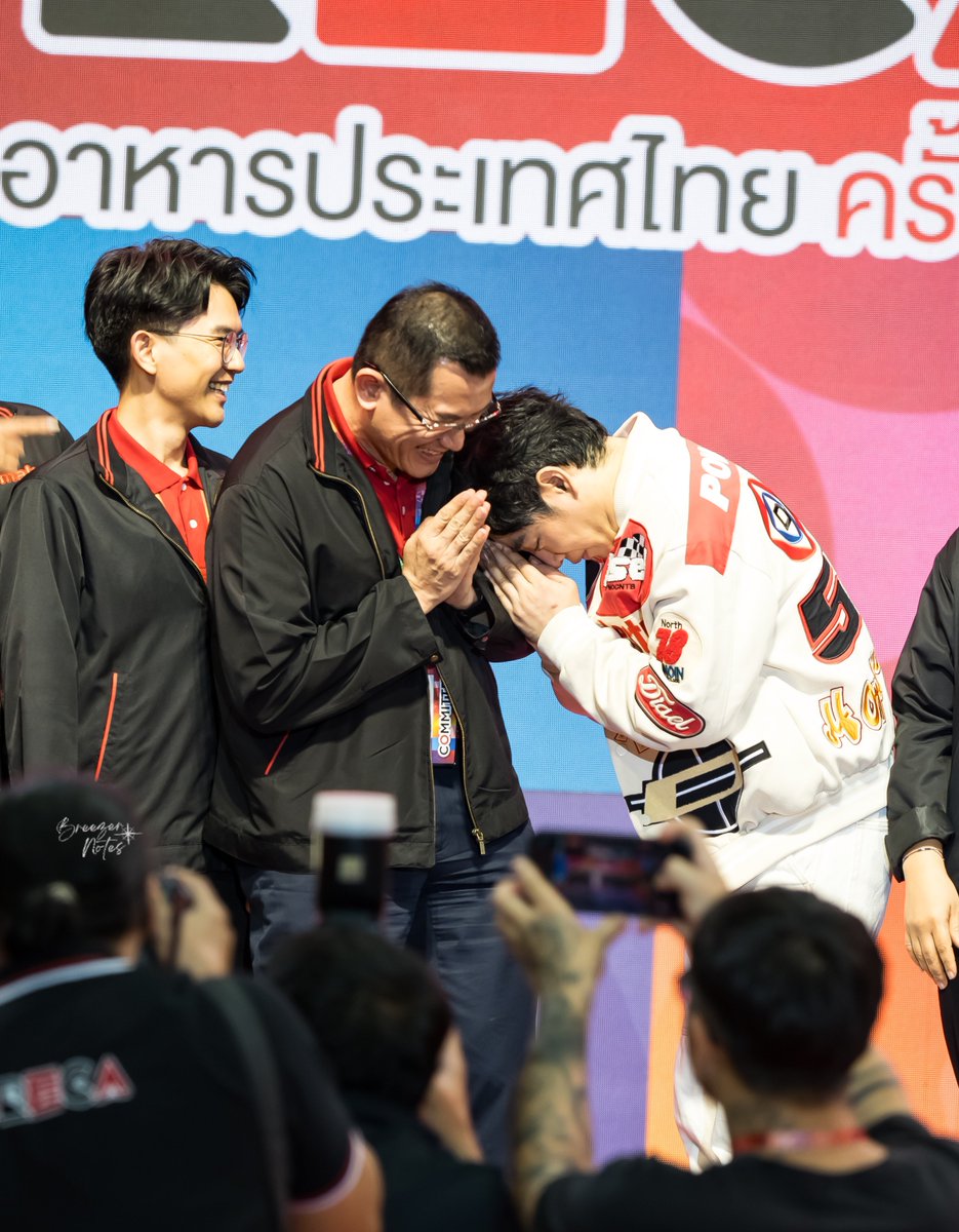 BreezerNotes's tweet photo. รับไว้เป็นสมาชิกครอบครัวแมคโครสักปีสองปีได้ไหมคร๊อบบ? พลีสสสสส
@Peckpalit  
#makrothailand
#MakroHoReCa
#Palitgallery #BreezerNotes 
#เป๊กผลิตโชค #PeckPaLitChoke 
#มหกรรมธุรกิจอาหารประเทศไทยครั้งที่17 https://t.co/eS39MNw301