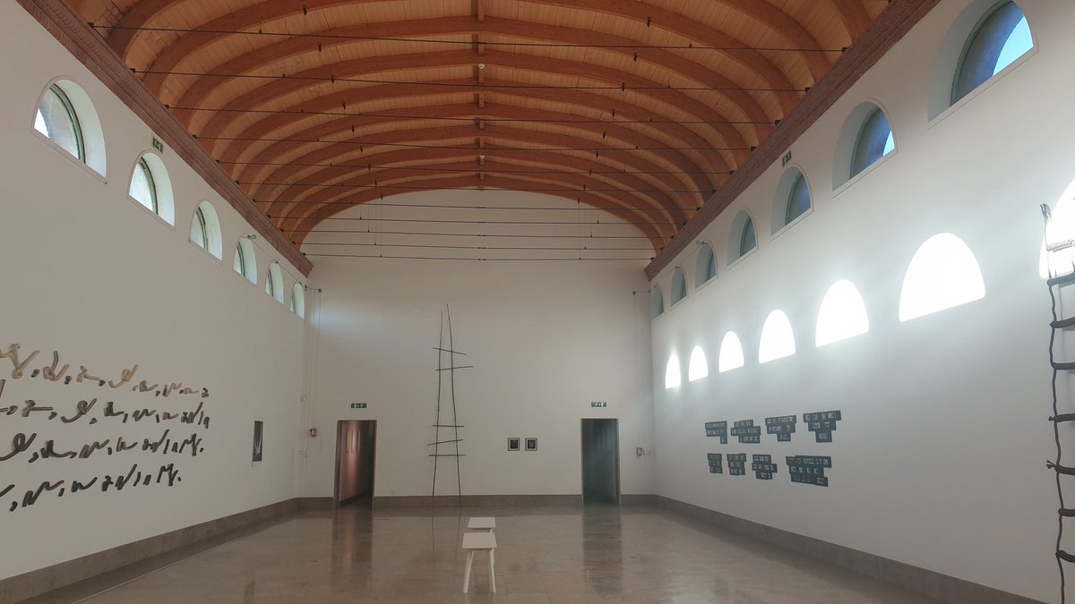 Et les oeuvres de Nadia Myre, viennent parfaitement alimenter les références à donner à mes terminales sur la thématique "Documenter ou augmenter le réel"
nadiamyre.net