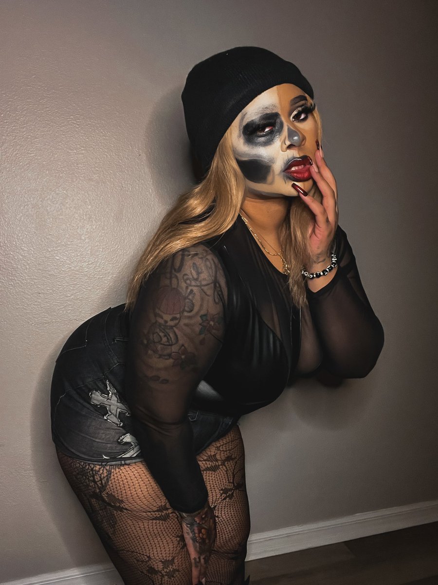 itsgymbaeee's tweet photo. I’m late on posting these but oh well ☠️🖤 https://t.co/v7u90r9ZJt