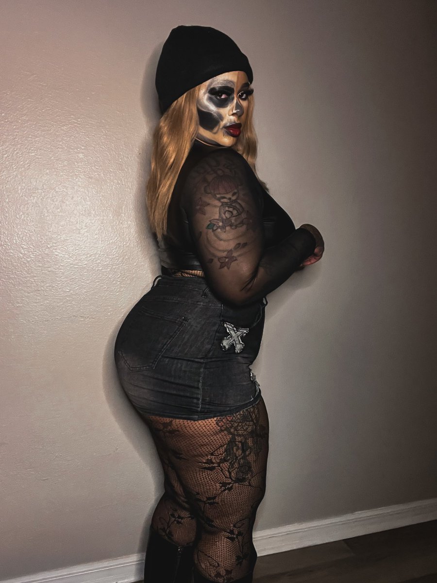 itsgymbaeee's tweet photo. I’m late on posting these but oh well ☠️🖤 https://t.co/v7u90r9ZJt