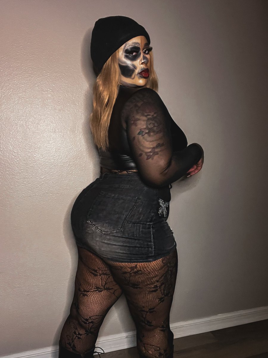 itsgymbaeee's tweet photo. I’m late on posting these but oh well ☠️🖤 https://t.co/v7u90r9ZJt