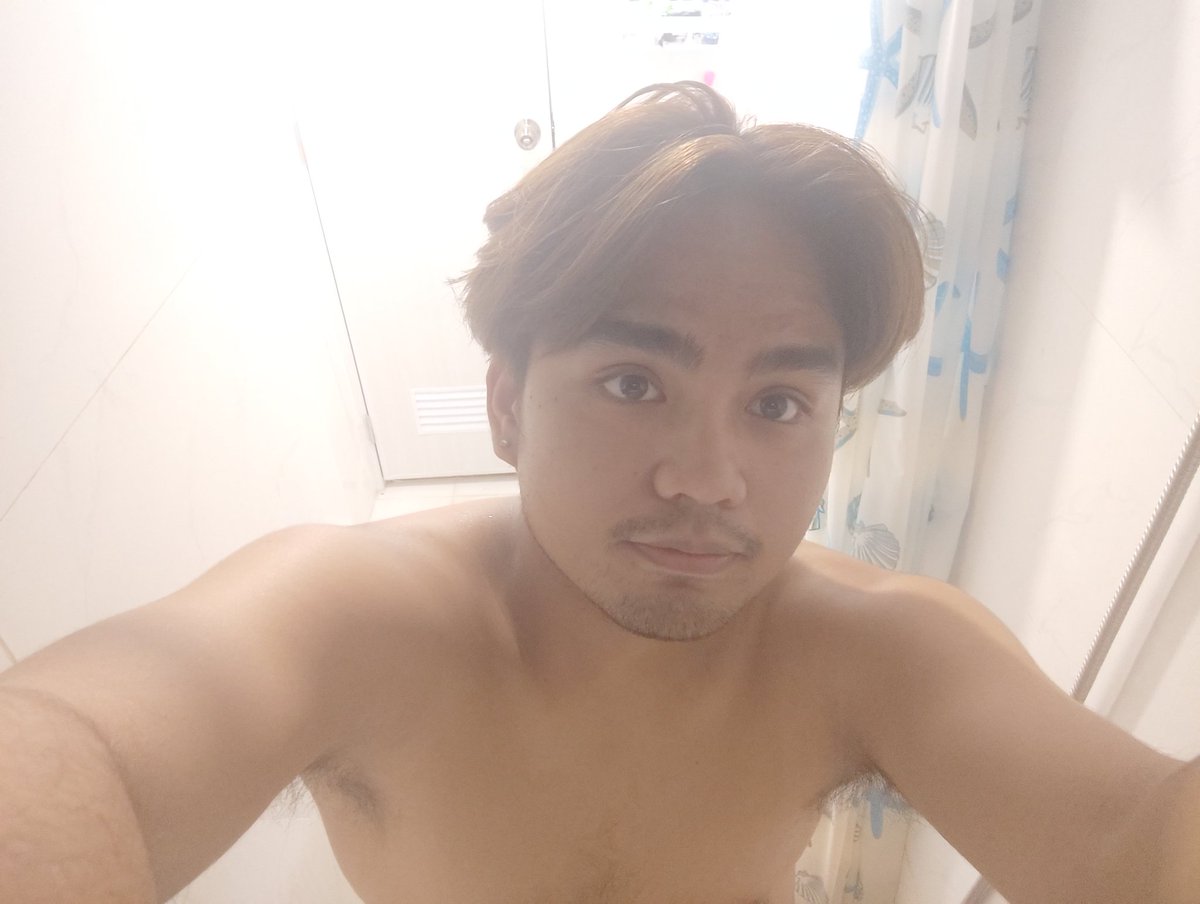 Judgeable_01's tweet photo. Sino may gustong sumama sakin maligo? https://t.co/MotrJXcNho