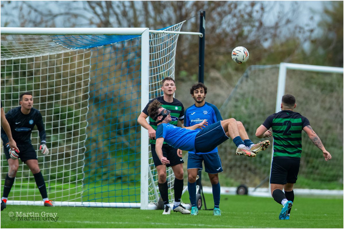 MartinGrayphoto's tweet image. 'One Short'... ⚽️
The cricket season may have finished at #PortSoif but Rovers still fell 'One Short' in a valiant effort against Grouville FC... ⚽️
The Jersey side winning 2-3 in the Jeremie Cup QF
guernseysportphotography.com 📸
Pics to follow...
#jeremiecup #overheadkick #roversac