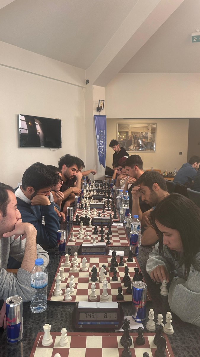 GbbGenclikSpor's tweet photo. Gaziantep Büyükşehir Belediyesi Eğitim Gençlik ve Spor Daire Başkanlığı Gençlik Merkezi birimi olarak Gaziantep üniversitesi içerisinde ödüllü satranç turnuvası düzenledik.♟️

Katılım sağlayan tüm misafirlerimize teşekkür ederiz.🌼
@FatmaSahin https://t.co/yzr8l0UDGz