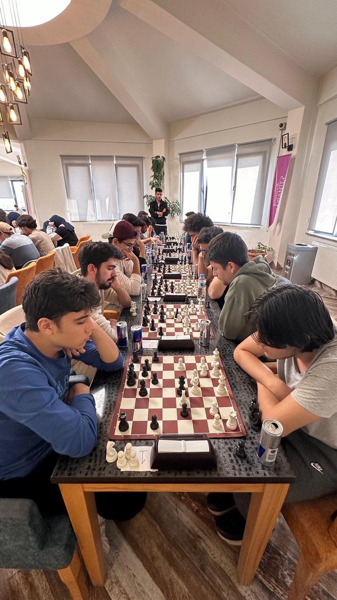 GbbGenclikSpor's tweet photo. Gaziantep Büyükşehir Belediyesi Eğitim Gençlik ve Spor Daire Başkanlığı Gençlik Merkezi birimi olarak Gaziantep üniversitesi içerisinde ödüllü satranç turnuvası düzenledik.♟️

Katılım sağlayan tüm misafirlerimize teşekkür ederiz.🌼
@FatmaSahin https://t.co/yzr8l0UDGz
