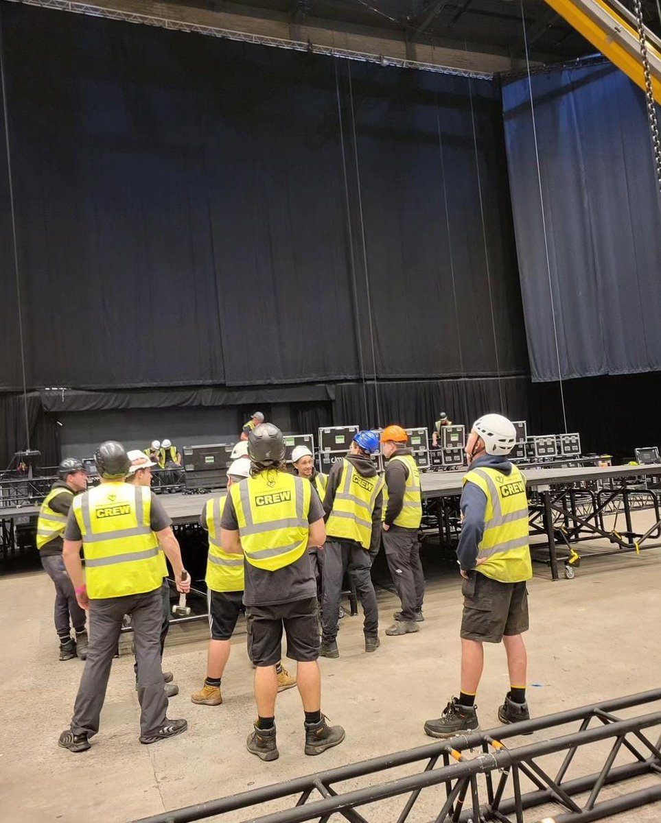 PSEventsCrew's tweet photo. Our first post, our home venue and a superb bunch of crew
16 x crew plus 1 forks driver for @mattrife
Thankyou as always to our amazing clients @LiveNationUK
#productioncrew #sitecrew #liverpoolcrew https://t.co/phI8KrINph