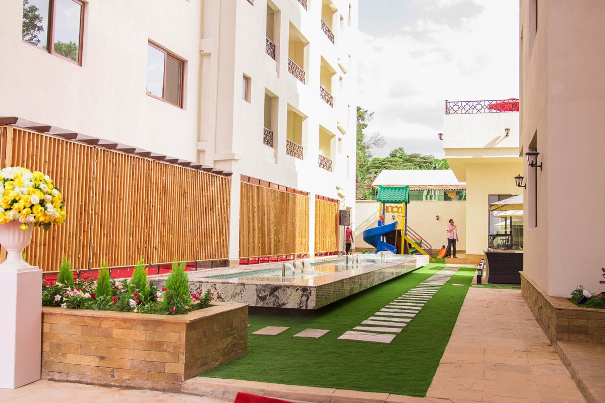RoyaltyREInvest's tweet photo. This is how the exterior of the Moon Valley property looks, highlighting its well-designed outdoor areas and landscape, offering a perfect blend of relaxation and natural beauty. https://t.co/8rHZlROiHs