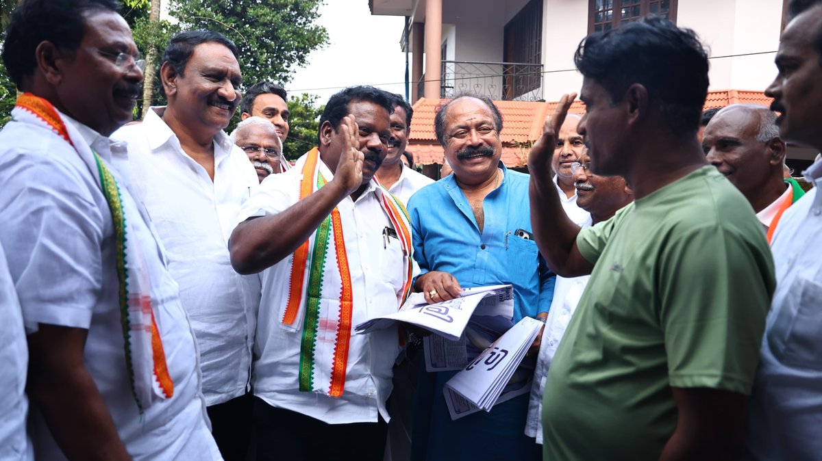 SPK_TNCC's tweet photo. இன்று (02.11.2024) கேரளா மாநிலம், வயநாட்டில் காங்கிரஸ் பொதுச் செயலாளர் திருமதி @priyankagandhi  அவர்களுக்கு வாக்குச் சேகரிப்பில் ஈடுபட்ட போது..

இந்நிகழ்வின் போது தமிழ்நாடு காங்கிரஸ் பொருளாளரும், நாங்குநேரி சட்டமன்ற உறுப்பினருமான திரு.ரூபி ஆர்.மனோகரன், தமிழ்நாடு காங்கிரஸ் துணைத்தலைவர் திரு.சொர்ணா சேதுராமன் அவர்கள், கிருஷ்ணகிரி நாடாளுமன்ற உறுப்பினர் திரு.கே.கோபிநாத் அவர்கள், திருநெல்வேலி நாடாளுமன்ற உறுப்பினர் திரு.ராபர்ட் புரூஸ், மாநில பொதுச்செயலாளர் திரு.தளபதி பாஸ்கர், கோயம்புத்தூர் வடக்கு மாவட்ட காங்கிரஸ் தலைவர் திரு.வி.எம்.சி.மனோகரன் மற்றும் அப்பகுதியில் உள்ள காங்கிரஸ் நிர்வாகிகள் மற்றும் செயல்வீரர்கள் திரளாகக் கலந்து கொண்டார்கள்.

#Wayanadinte_Priyanka 

@INCIndia @INCSandesh @kharge @RahulGandhi @RGWayanadOffice 

(1/4)