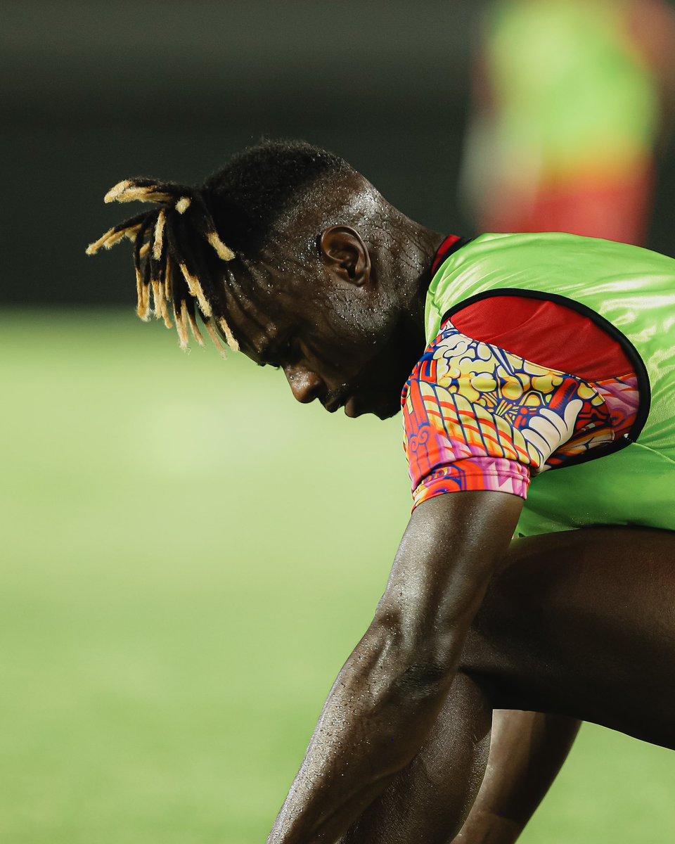 persisofficial's tweet image. Persiapan final para penggawa sebelum laga besar esok.

𝘽𝙚𝙧𝙟𝙪𝙖𝙣𝙜 𝙗𝙚𝙧𝙨𝙖𝙢𝙖 𝙪𝙣𝙩𝙪𝙠 𝙝𝙖𝙨𝙞𝙡 𝙩𝙚𝙧𝙗𝙖𝙞𝙠! ✊🔴

#PERSISPSS | #FreeFirexPERSIS