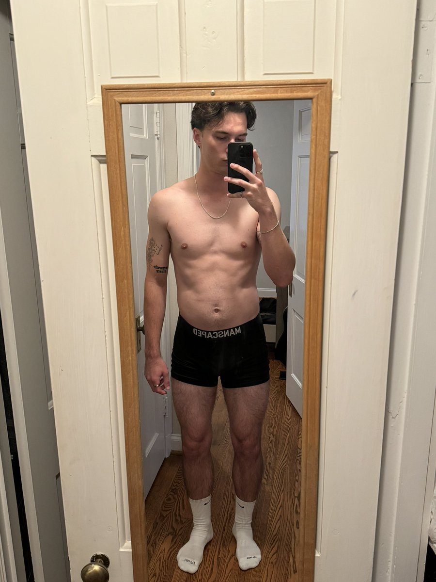Sorbss's tweet photo. I start 75 hard today which means every day for the next 75 days I will:

-2 separate 45 min workouts w/ 1 being outside

-read 10 pages of a self-improvement book

-drink 1 gallon of water

-Clean eating no cheat meals/junk/candy

-take a progress photo

Will try to document it! https://t.co/3KEQX1OJuo