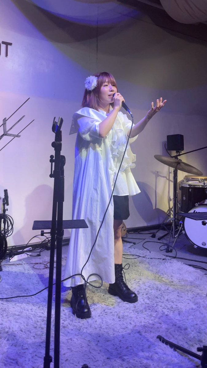 naruchip1's tweet photo. 鎌田さんのおうちに集まって練習するのが毎回楽しみでした🎤✨

あっという間な本番🥺
鎌田さん&amp;恵奈さんの感情ゆさぶる美しい演奏に聴き惚れて、嘉悦さん&amp;Chisaさんの伸びやかで柔らかなハーモニーに包まれる幸せな時間でした🫶

誘ってもらえて本当に感謝💓 https://t.co/ZQLxISNj3p