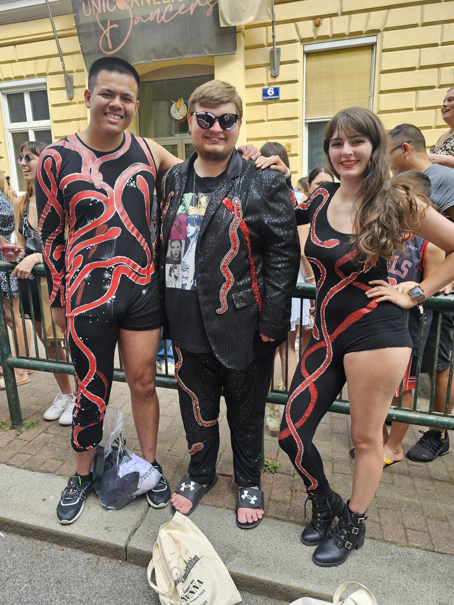 JSzpakowski's tweet photo. @erastourticks @LucasOilStadium @taylorswift13 PLEASE consider me! I went to Vienna for my own concert to be taken from me, and have been in Indy since Thursday trying desperately for tickets to show off my rep suit to Taylor! https://t.co/8CEqCL7zPL