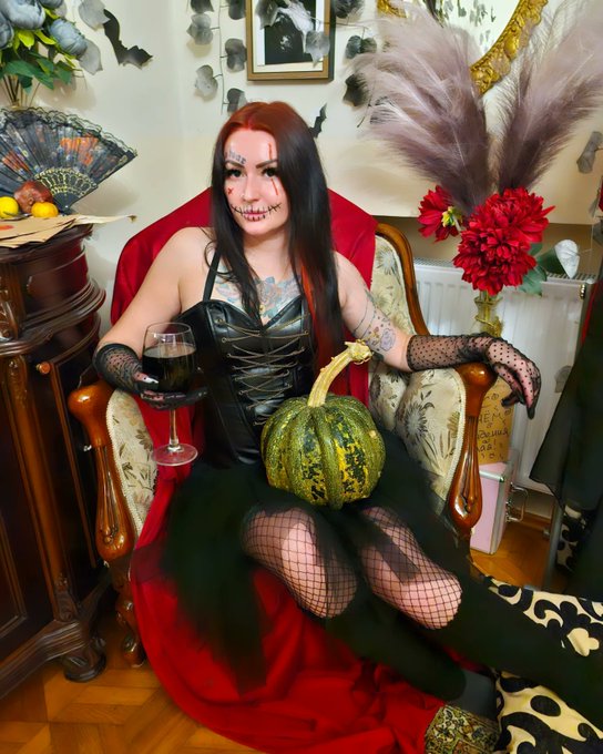 dominatrix_nika
