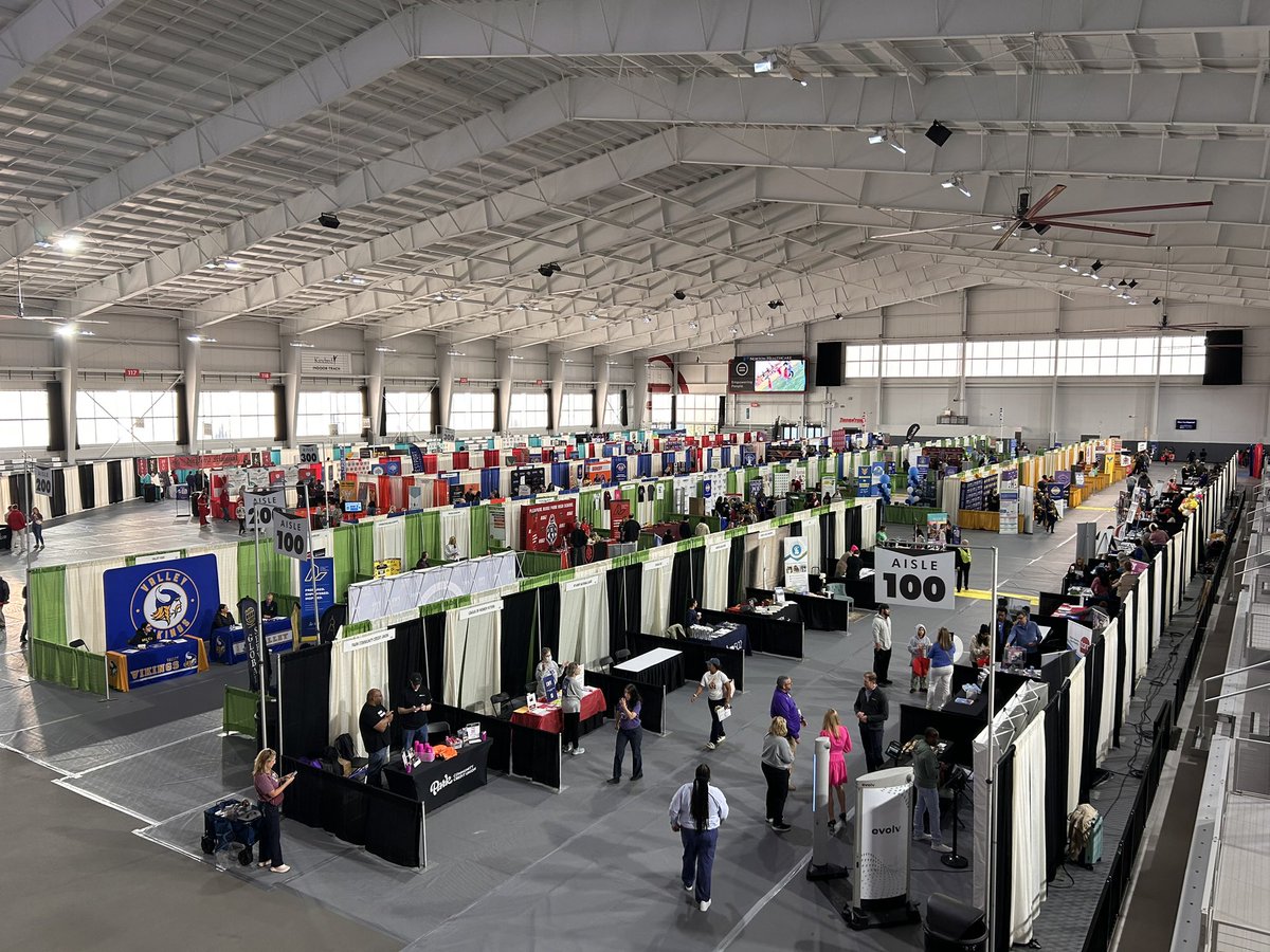 eric_granger88's tweet photo. Today @NortonSLC it’s the JCPS Showcase of schools.  From 9 am - 2 pm, learn about the school choices in Jeff County plus resources and career opportunities through JCPS.  Free admission, onsite parking and concessions available. #morethanagreattrackfacility.  @ASMGlobalLive https://t.co/RiZZPOUt9l