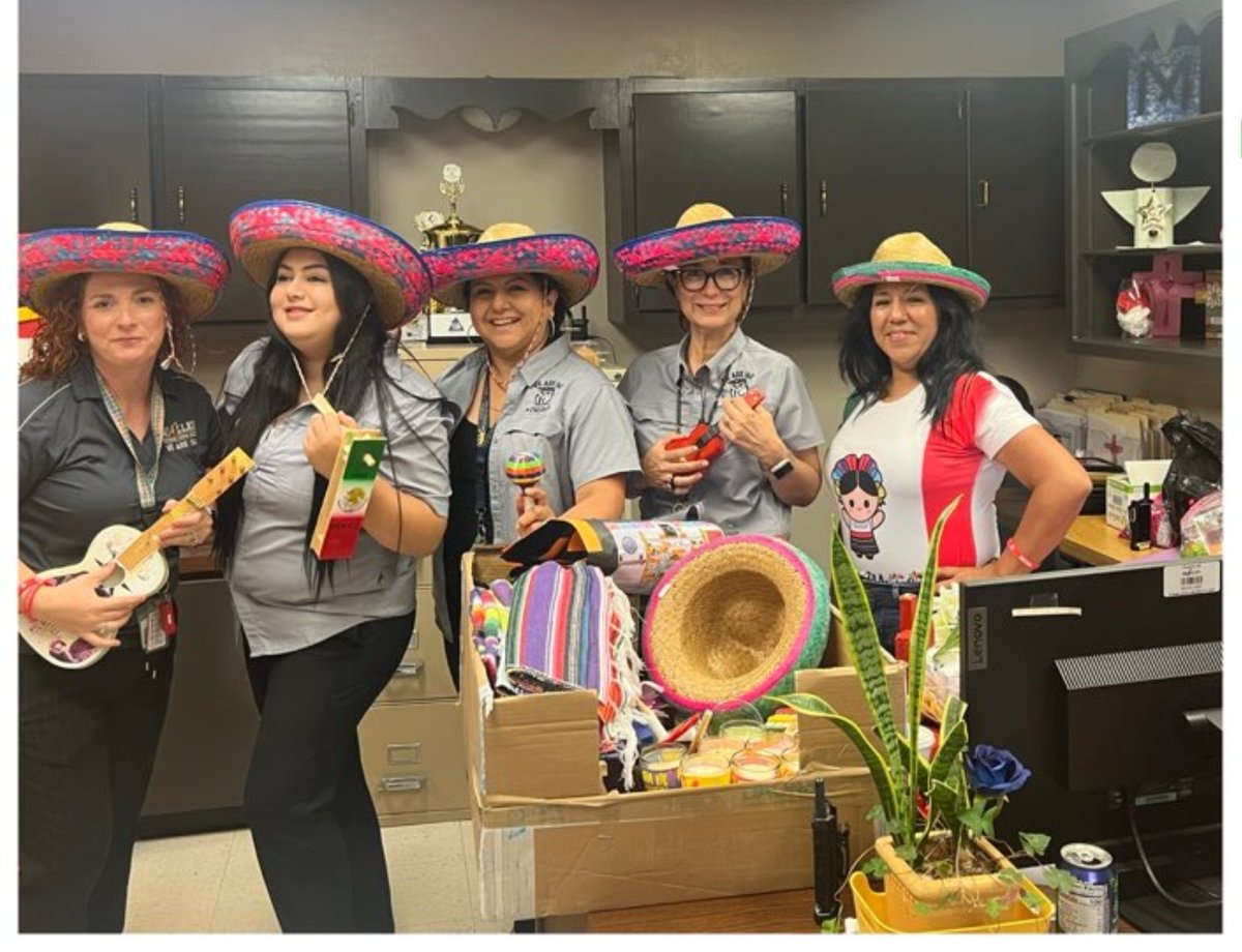 CHdzRivera's tweet photo. My new work family is amazing! And these ladies are only a few of the amazing staff we have at @IandGCenter! The commitment our staff has for the students's success shows in everything they do! โค๏ธ #ProudOwl #WeAreIandG @McAllenISD @ramirezanal @LydiaMtzDTOY @gutiexfer https://t.co/HRo1GyprkP