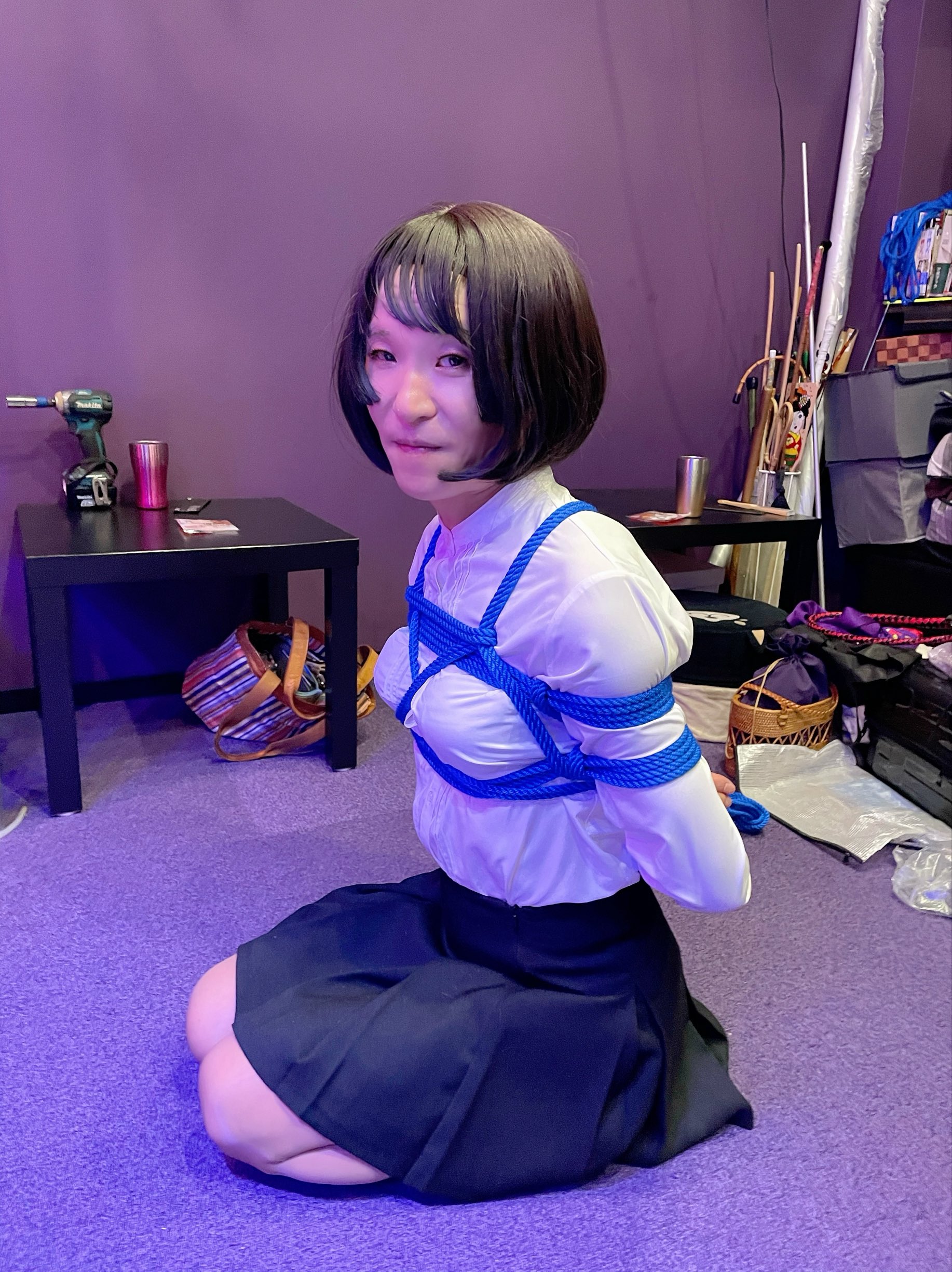 縛られた女装子２ 久しぶりにさぁるーむの女装の集いに行った。 ここ数ヶ月、本当に色んなことがあって気持ちに余裕が持てなかった。  何とか日常を取り戻してこうやって私の一番の安心所に来れた。 やっぱり落ち着く。こんな所、中々ない。 緊縛って私にとってはココロを ...