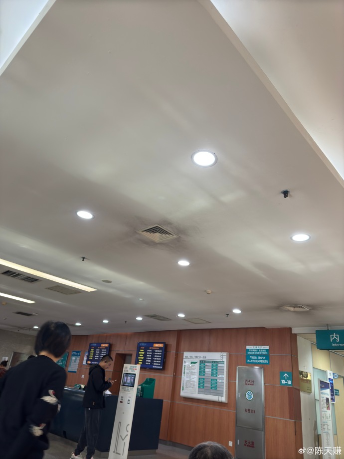 最新消息，龙龙已经去器官捐献科了🥳 https://t.co/lpdoRu8lAU