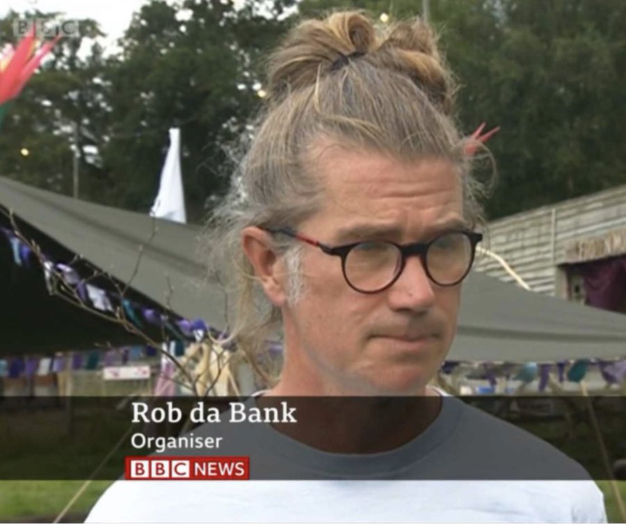 Meezerpocalypse (old timey KFC in Goldfinger) tweet media