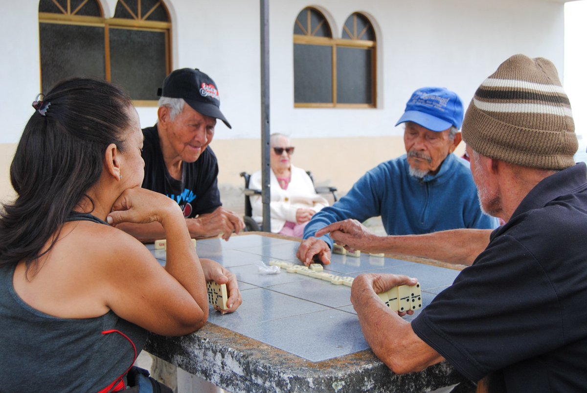 Minerva_perez10's tweet photo. Una bonita Jornada social realizamos en la casa de los abuelos y abuelas de la Comunidad Guaremal #LosTeques

Donde pasamos un día distinto brindandoles a nuestros héroes y heroínas actividades culturales y deportivas: música, bailes, juego de dominó, baile salud, Música en vivo https://t.co/ZVXjNWK1rN