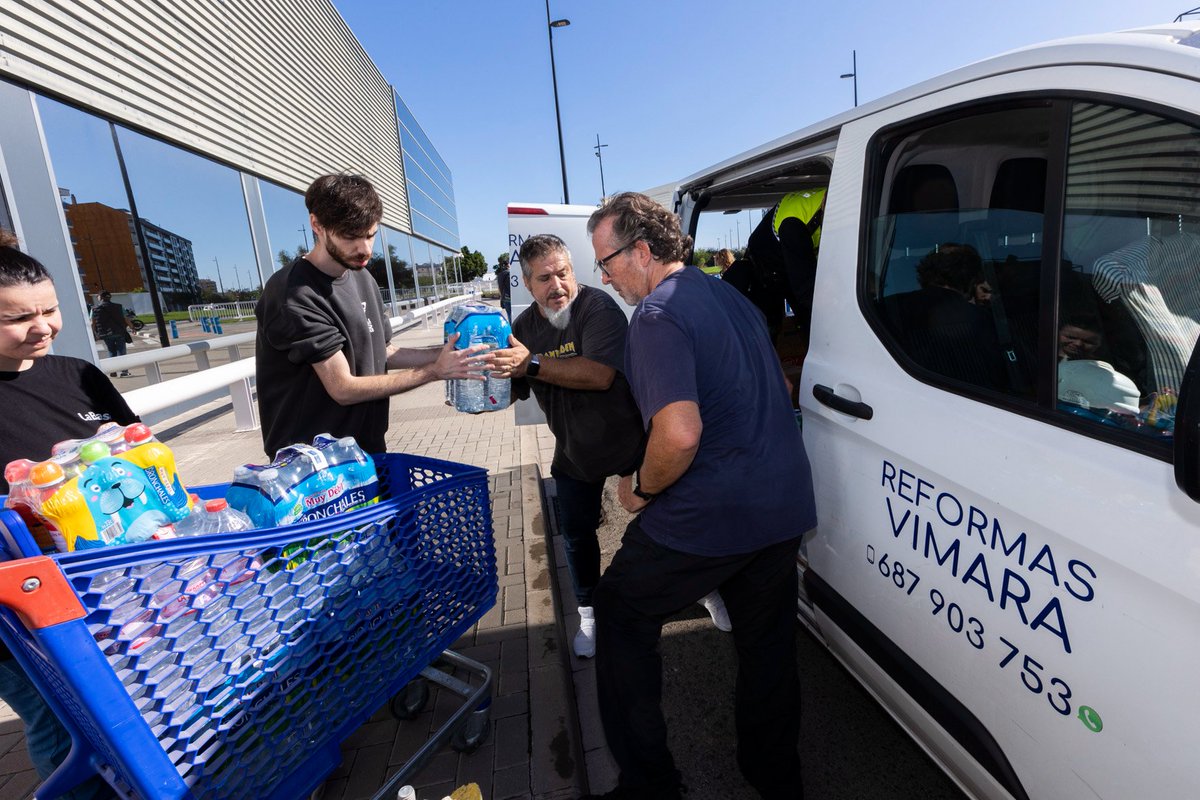 <a href="/PLGandia/">Policia Local Gandia</a> 🙌 Desde el Ayuntamiento de Gandia queremos agradecer las numerosas muestras de apoyo y solidaridad en forma de donaciones y ofrecimientos de voluntariado.

📷  Àlex Oltra