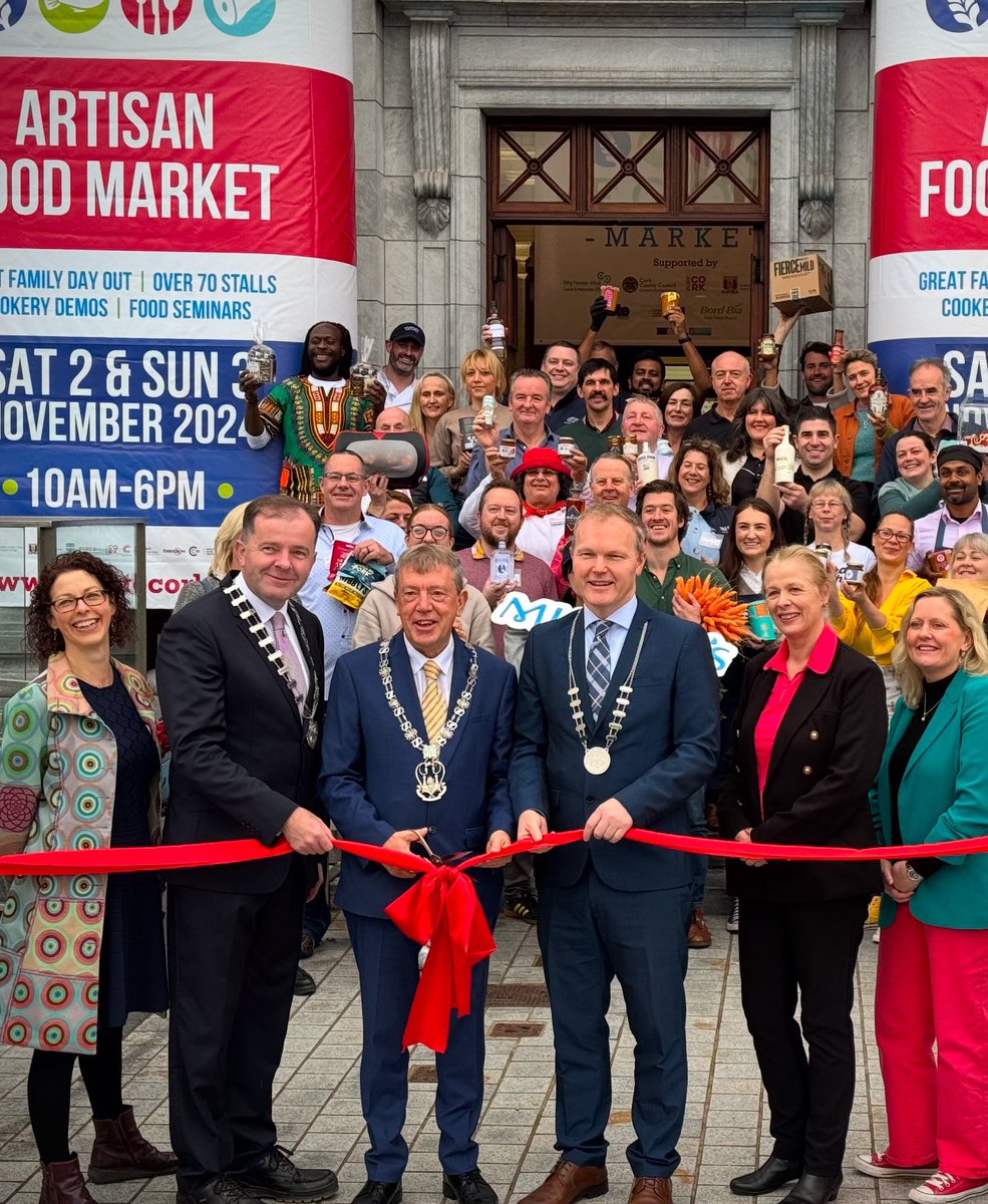 The Cork &amp; Kerry Food Market 2024 is open! 🎉 Ribbon cutting by Deputy Lord Mayor of Cork Cllr. Tony Fitzgerald, Deputy Mayor of County Cork Cllr. Seamus McGrath, and Leas-Chathaoirleach of Kerry County Council, Cllr. Fionnán Fitzgerald. 
Drop in this weekend for tastings, chef