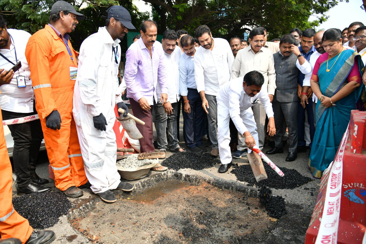 GVMC_VISAKHA's tweet photo. రాష్ట్ర ముఖ్యమంత్రి శ్రీ నారా చంద్రబాబు నాయుడు గారు ఆదేశాల మేరకు 100 రోజుల ప్రణాళికలో భాగంగా ప్రతి రోడ్డులో గుంతలు లేకుండా, వాహనదారులకు ఎటువంటి ఇబ్బందులు కలగకుండా చేయడం లక్ష్యంగా మున్సిపల్ శాఖ మంత్రి పి.నారాయణ గారు తెలిపారు. శనివారం సిరిపురం దత్ ఐల్యాండ్ జంక్షన్ వద్ద మంత్రి డోలా బాల వీరాంజనేయ స్వామి గారు, మేయర్ గొలగాని హరి వెంకటకుమారి గారు, పార్లమెంట్ సభ్యులు ఎం.శ్రీ భరత్ గారు, ఎమ్మెల్యే వెలగపూడి రామకృష్ణ బాబు గారు, జీవీఎంసీ కమిషనర్ డాక్టర్ పి.సంపత్ కుమార్ ఐఎఎస్ తో కలిసి గుంతలను పూడ్చడం జరిగింది.

4441 పాట్ హోల్స్ గుర్తించగా, ఇప్పటివరకు 2009 గుంతలు ₹6.83 కోట్ల వ్యయంతో పూడ్చడం పూర్తయ్యిందని, మిగిలిన గుంతలను త్వరగా పూడ్చే పనులు జరుగుతున్నాయని మంత్రి నారాయణ చెప్పారు.

అందరికీ సురక్షితమైన ప్రయాణం అందించాలనే ఉద్దేశంతో విశాఖ నగర రోడ్లను మరింత  ఆకర్షణీయంగా తీర్చిదిద్దడానికి ప్రభుత్వం ప్రణాళికలు సిద్ధం చేసిందని మున్సిపల్ శాఖ మంత్రి పి.నారాయణ గారు తెలిపారు.

#Visakhapatnam #GVMC  #UrbanDevelopment #SafeRoads #100DaysPlan #SmartCity #Conservation #EcoVizag #SwachhSurvekshan2024 #SwachhSurvekshan2024Visakhapatnam 

@ncbn 
@AndhraPradeshCM 
@Dr_PNarayana 
@sribharatm 
@sampathpommala